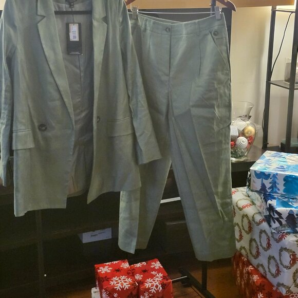 Classic suit - Picture 2 of 11